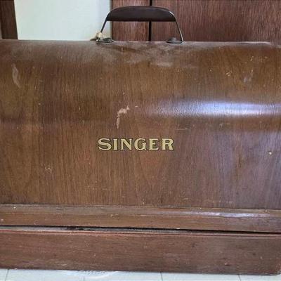 Antique Singer Black And Gold Sewing Machine 