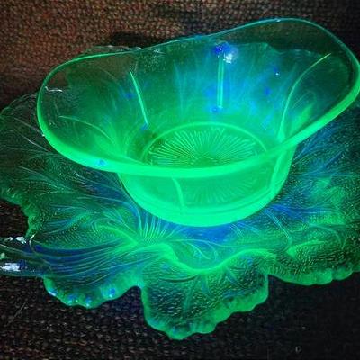 Uranium Glass Leaf Dish 