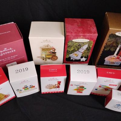 Sh335 hallmark mystery ornaments 1