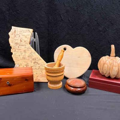 Sh313 assorted wooden decor