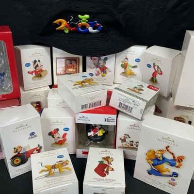 Sh369 disney hallmark mystery ornament lot