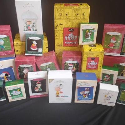 Sh463 peanuts hallmark ornaments 1