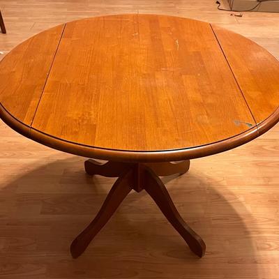 Lot 302: Round Drop-Leaf Pedestal Dining Table – Made in Malaysia