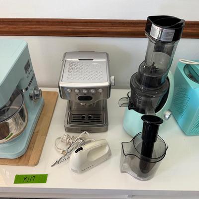 Lot : 117  Heal Chef Espresso Machine, Hauswirt Mixer, Wolfgang Puck Ice Cream Maker, Comfee Juicer