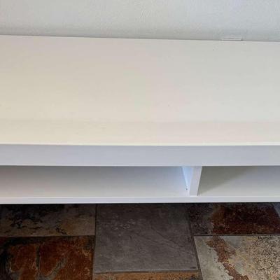 Lot 112: Table (47x23x18.5)