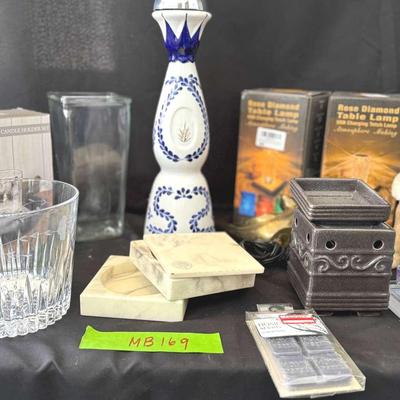 Lot 169: Home Decor
