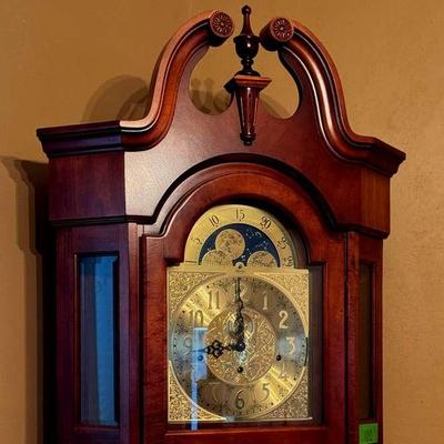 Lot 100: Beautiful Ridgeway Grandfather Clock, Three Chimes, Working 