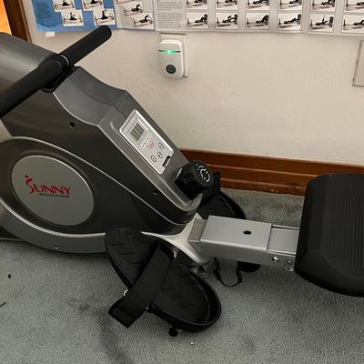 Lot 310: Sunny Health & Fitness Magnetic Rowing Machine
