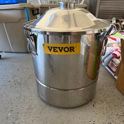 Lot 419: VEVOR Stainless Steel Sealed Tank – Fermentation/Storage Container w/ Lid