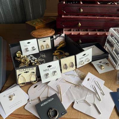 Sale Photo Thumbnail #254