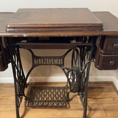 Vintage Singer Sewing Machine 