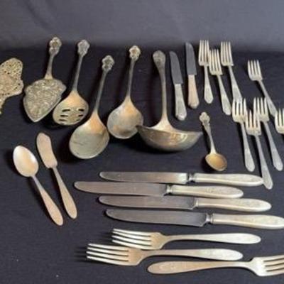 W Rogers & Community Silverplated Pieces