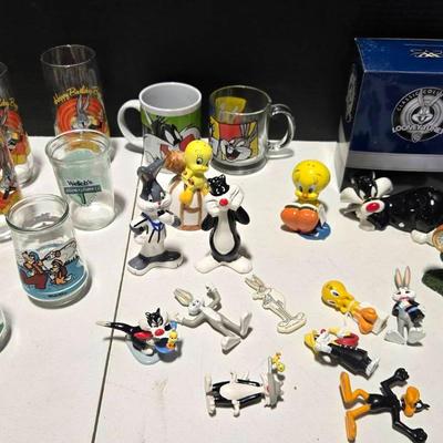 Looney Tunes Character Glasses &  Figurines
