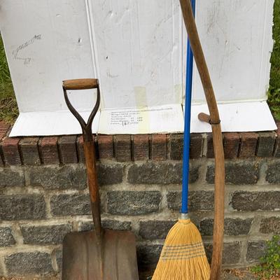 Lawn And Garden Tools Lot 5