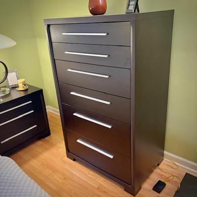 Matching modern bedroom set - 2 nightstands, bureau, dresser, wall mirror