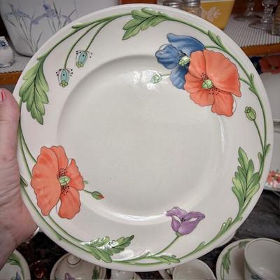 Villeroy & Boch "Amapola" china set