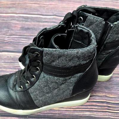 "Maurices" Wedge Ankle Boot Sneakers