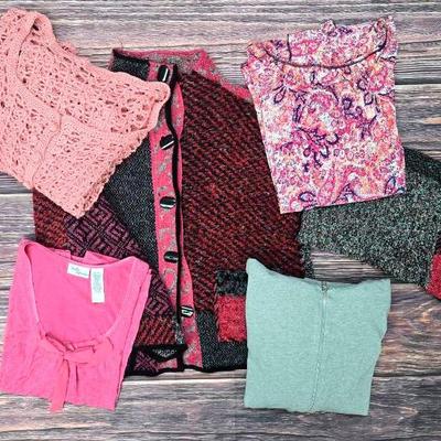 "Jaclyn Intioates," "Curior," and More Woman's Clothes