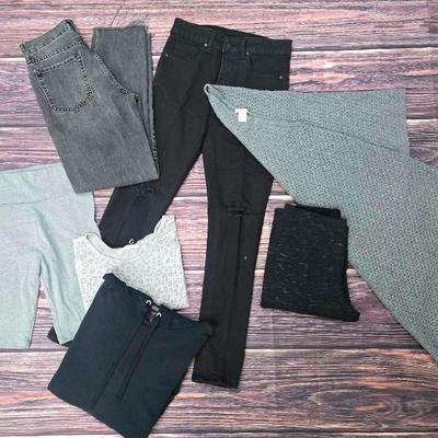 Can't go wrong with black and white, a few staple pieces!