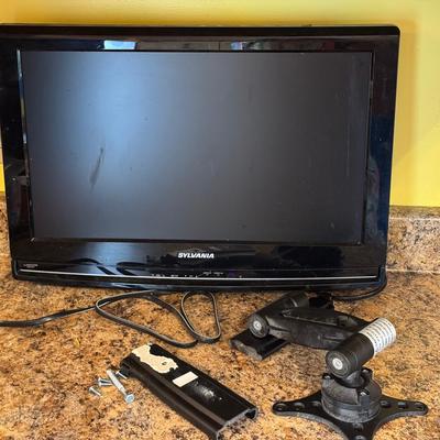 Sylvana TV With Remote & Mount