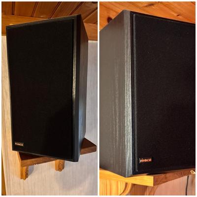 Pair Of Pinnacle Speakers 