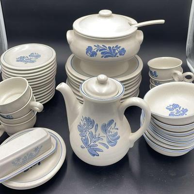 Pfaltzgraff Yorktown China Set 
