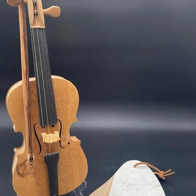 Wood Violin with Marble Cutting Board