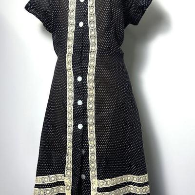 Vintage Black Dress W/ Lace Accents - Size L