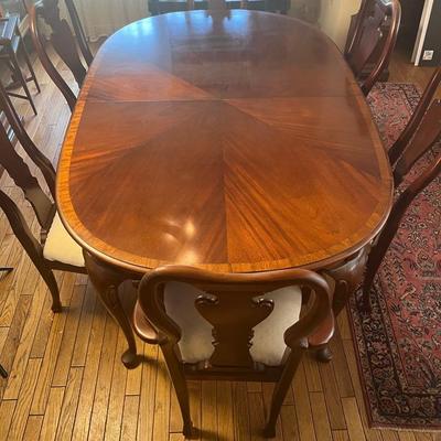 Thomasville Dining Table 64x44x29” & 6 Chairs 22x21x41”