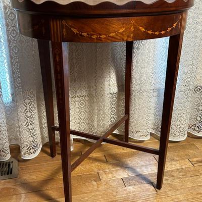 Inlaid Wood Side Table With Scalloped Edge - 24x20x28”
