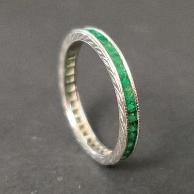 18K White Gold Emerald Infinity Band Ring- Size 7