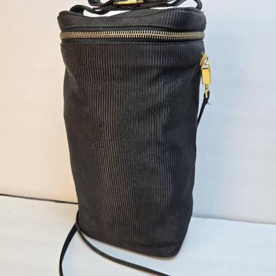 Authenticated Salvatore Ferragamo Vara Bow Shoulder Bag