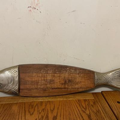 Fish-Shaped Wood and Metal Cutting Board