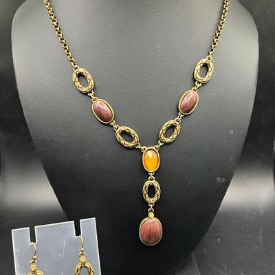 Vintage Avon SAQ Matching Necklace & Earrings