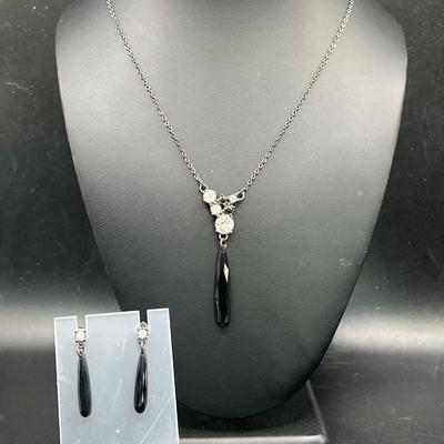 Elegant Avon NRT Sparkling Teardrop Necklace & Earrings