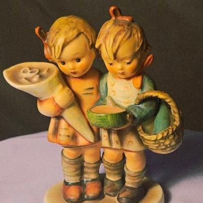 Hummel “School Girls” #177 Figurine – M.I. Hummel, Goebel West Germany