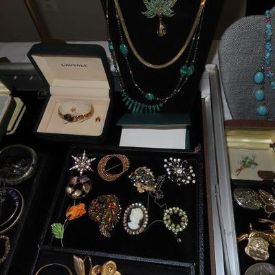 Sale Photo Thumbnail #46