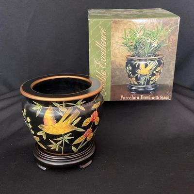 Porcelain Bowl with Stand