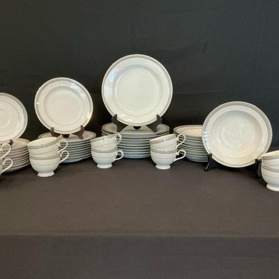10 Piece Place Setting Mikasa Platinum Crown