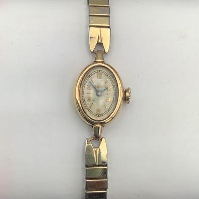 Vintage Bulova Ladies Watch In 14k Yellow Gold . 