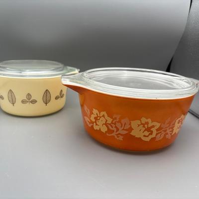 Pyrex Set With Two Lids 