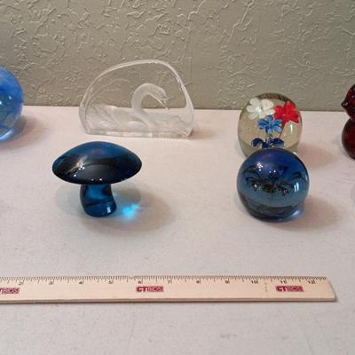 Art Glass & Paperweights - Fenton, Viking, Kosta Boda, Mats Jonasson++