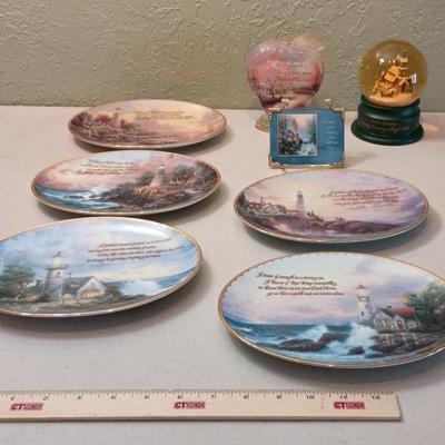 Thomas Kinkade Collectibles - Guiding Lights Lighthouse Plates, Snow Globe++
