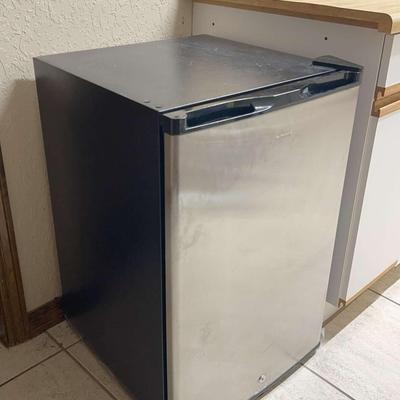 Homelabs stainless 3 Cu Ft Upright Mini Fridge - Tested And Cools 20x31x21