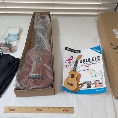 Trendy Traditional Nylon Stringed Ukulele + String & Picks