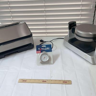 Foodsaver V4400 2-In-1 Vacuum Sealer w/ Bags, Technique Waffle Maker & Thermometer 