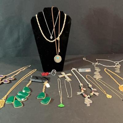 Antique And Vintage Fashion Jewelry