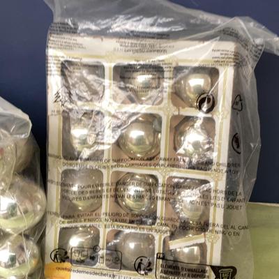 Christmas Ornaments And Decor 