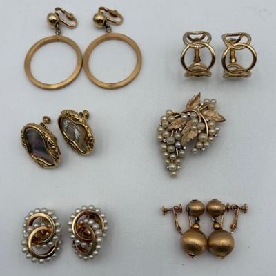 Vintage Costume Jewelry - Napier & Trifari