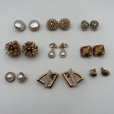 Lots of Gold Clip-on Earrings - Vintage!